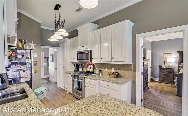 Building Photo - 4 br, 2 bath House - 175 Bradfield Road