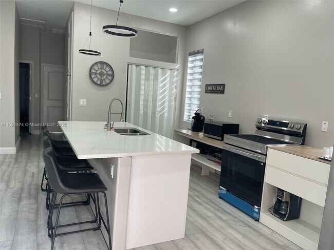 Foto del edificio - 889 N Thompson Rd
