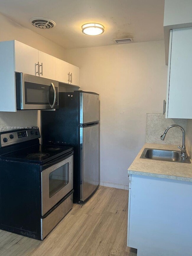 1280 NE 105th St Unit 6, Miami Shores, FL 33138 Room for Rent in