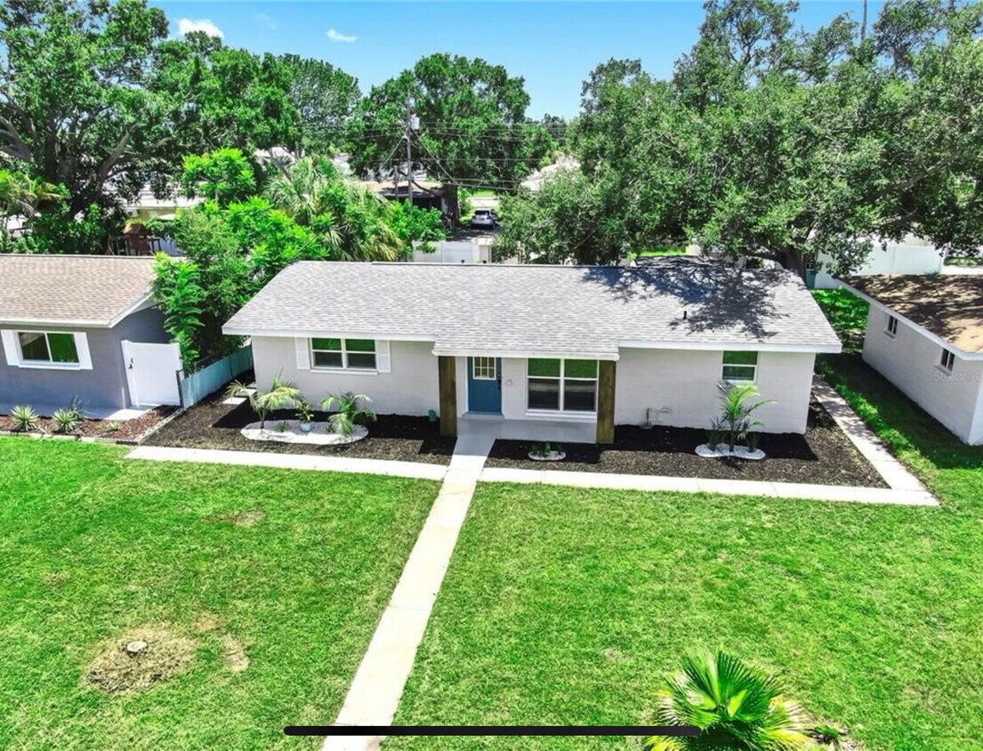 Foto principal - 636 41st Ave NE