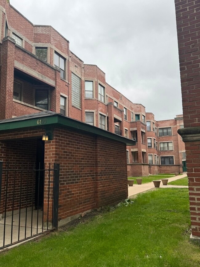 Foto del edificio - 6108 S Dorchester Ave