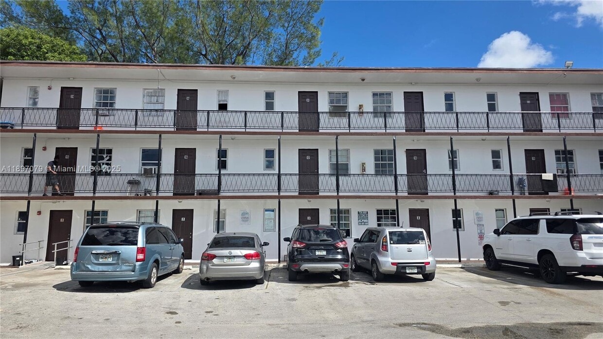 Foto principal - 7001 NW 15th Ave