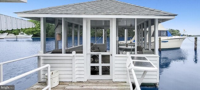 Foto del edificio - 18858 McKays Beach Rd