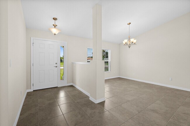 Building Photo - 10 Lysander Ln