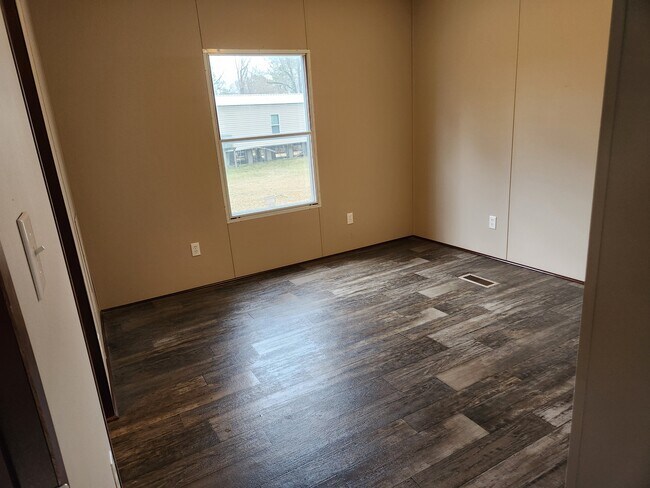 Foto del edificio - 19066 Taylor Rd