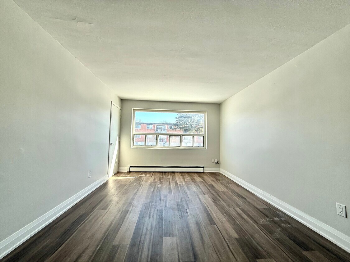 Building Photo - 280 Lorne Ave