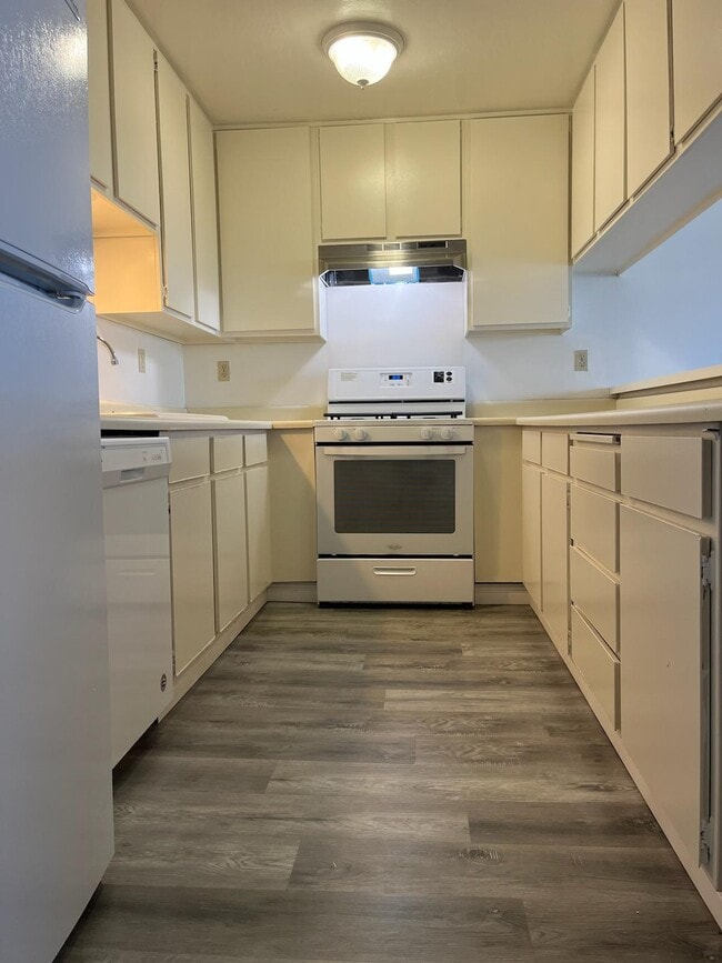 Building Photo - Cedar Park Apartments