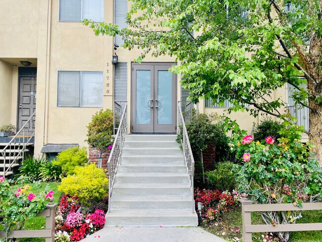 Building Photo - 11755 Darlington Ave