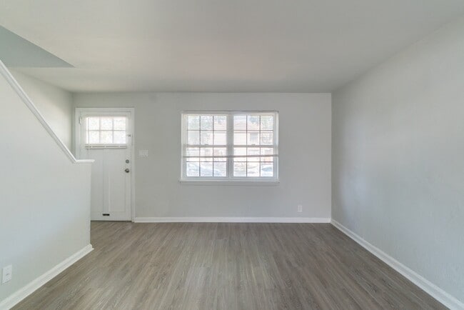 Photo - 225 W 4th St Apartment