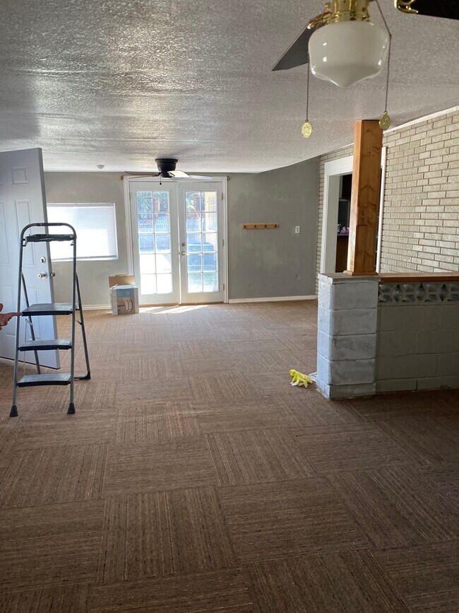 Building Photo - 1108 N Guadalupe St