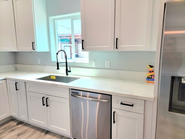 Building Photo - BRAND NEW 3/2 BATH home available for rent in Central BHC.