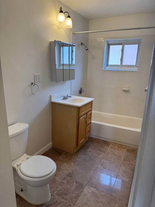 Building Photo - 69 Chiswick Rd