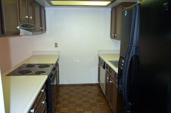 Building Photo - Queen Anne 20 Condo