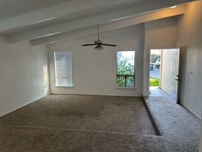 Foto del edificio - 1703 S. WATSON ST - 3 BEDROOM 2 BATH - VIS...