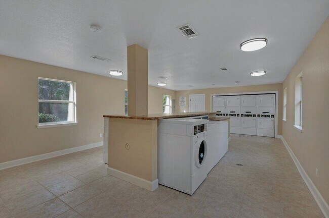 Foto del edificio - 6880 W Fairfield Dr