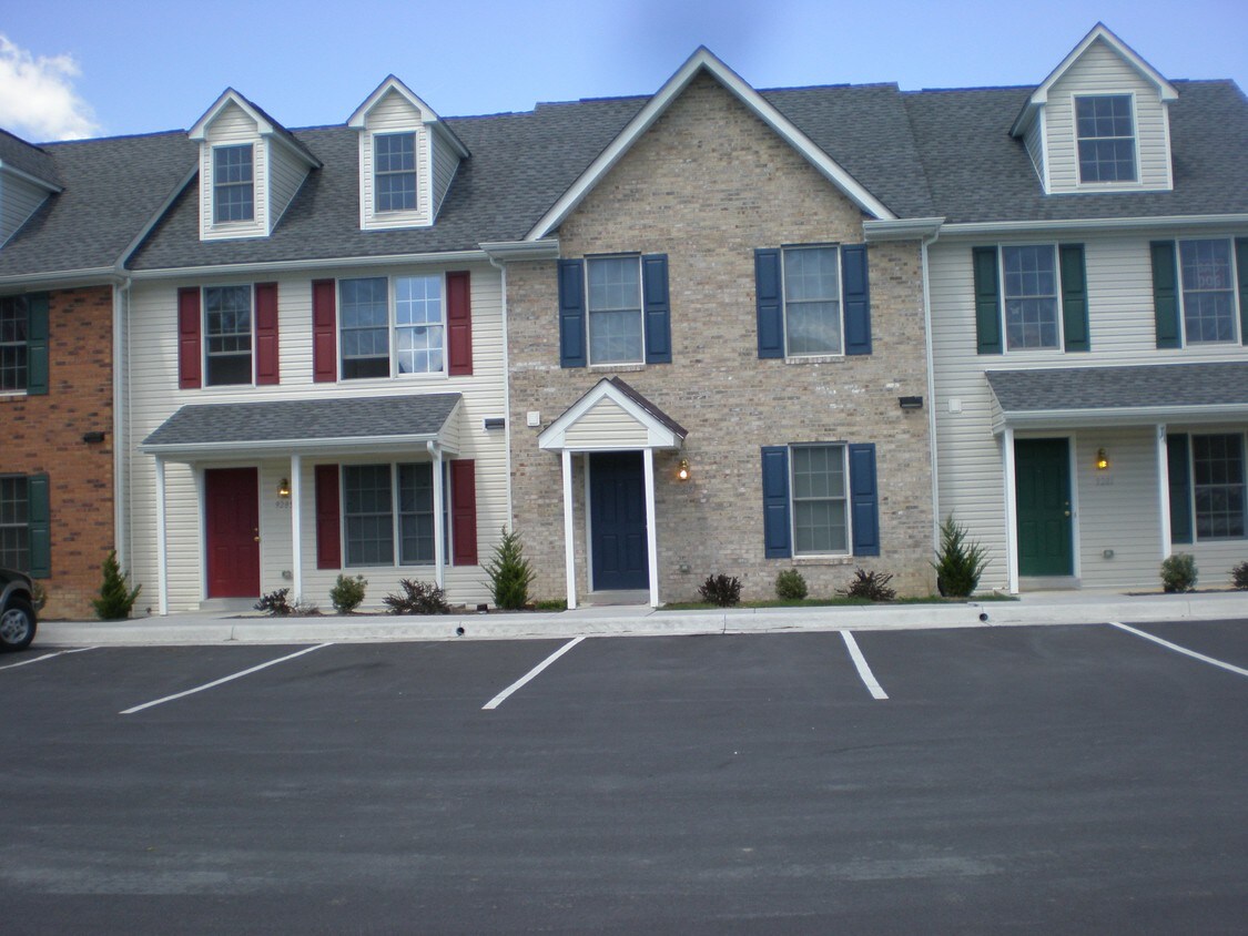 Primary Photo - 9267-9295 Travellers Ct