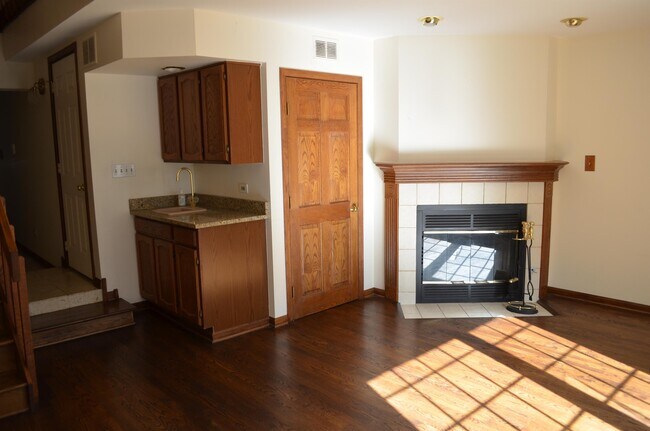 Building Photo - 1157 W Vernon Park Pl