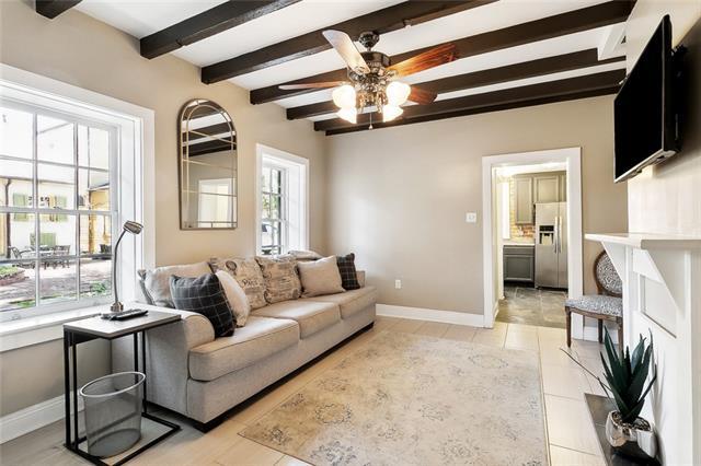 Building Photo - 823 Dauphine St