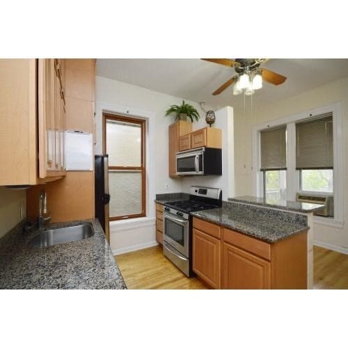 Building Photo - 2134 N Racine Ave