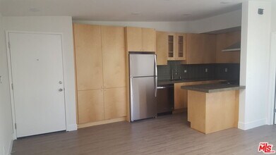 Building Photo - 3527 Dunn Dr