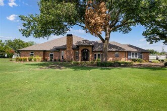 Building Photo - 608 Fairbrook Cir