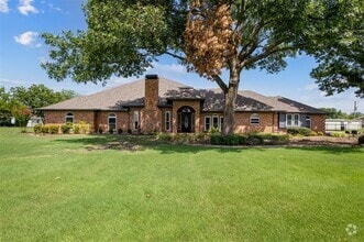 Building Photo - 608 Fairbrook Cir