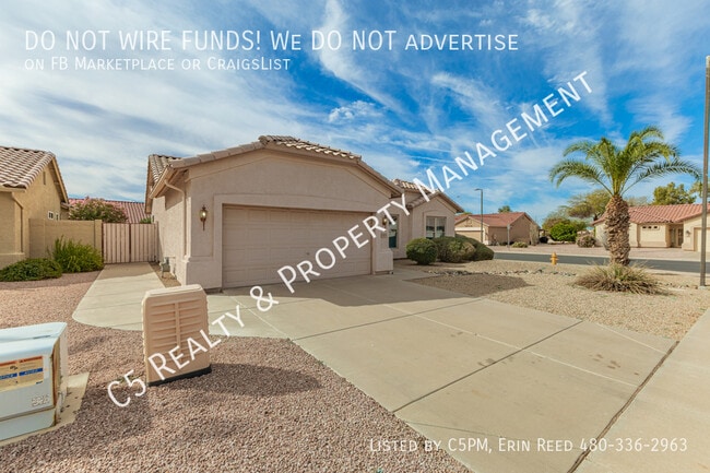 Foto del edificio - 1413 E Peach Tree Dr