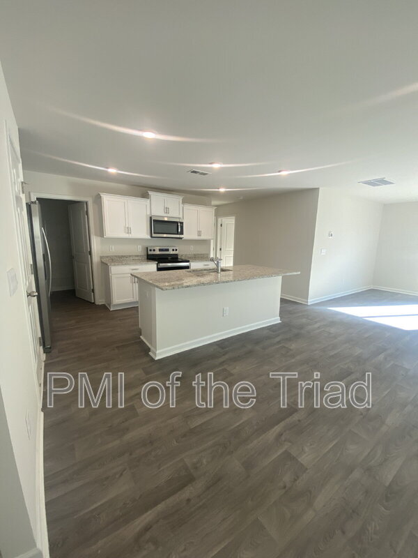 Building Photo - 3020 Egert Dr