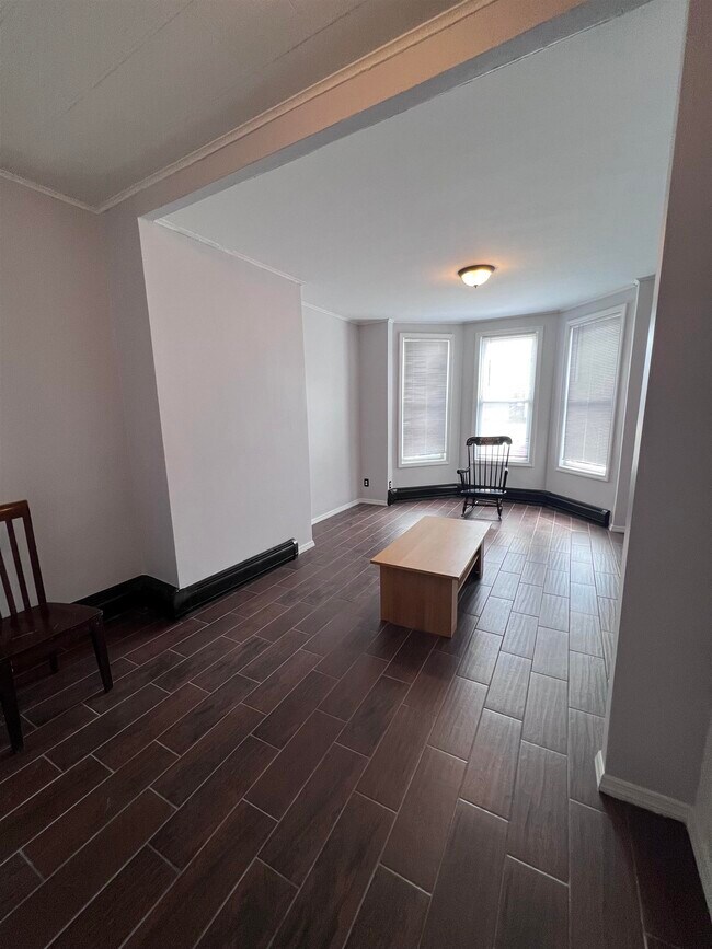 Foto del edificio - 107 Wales Ave