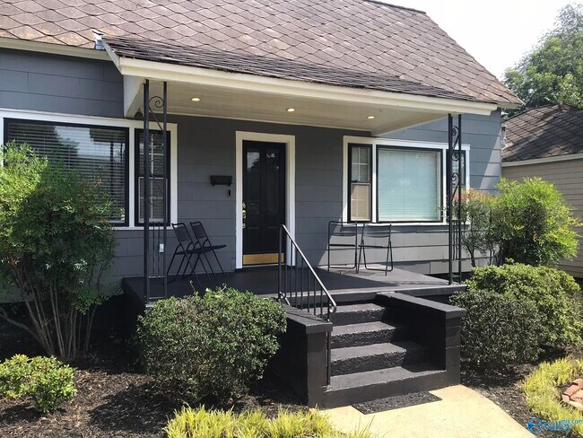 Foto del edificio - 807 Mckinley Ave NE