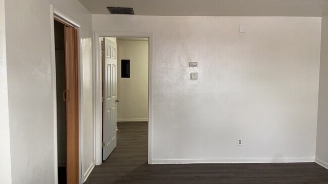 Foto del edificio - 506 S. Garland Ave