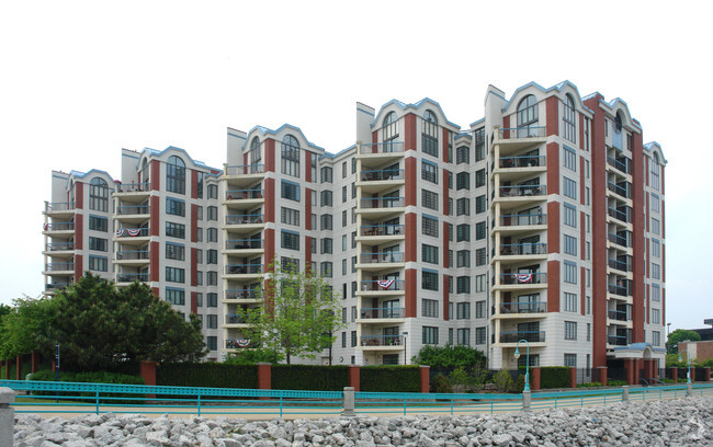 Building Photo - Lakeshore Towers