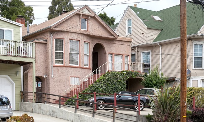 Building Photo - 3129 Harrison St