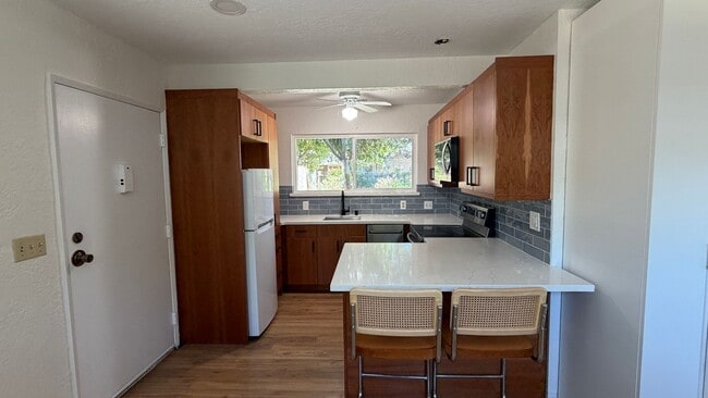 Building Photo - Concord Beautiful 1 bedroom 1 bathroom ADU updated kitchen, 2 car parking, fresh paint