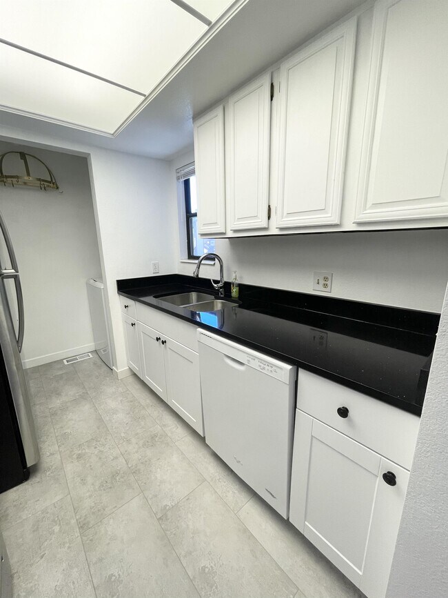 Building Photo - 6878 Countrywoods Cir
