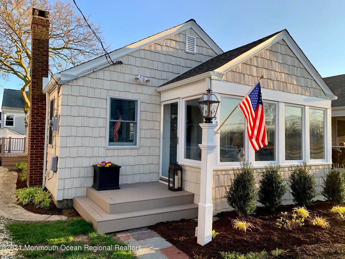 Foto principal - 553 Whiting Ave