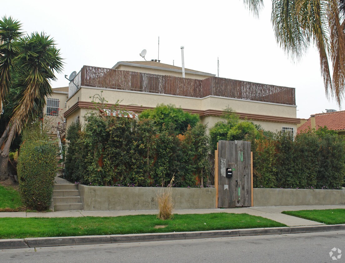 Building Photo - 457 N Gardner St