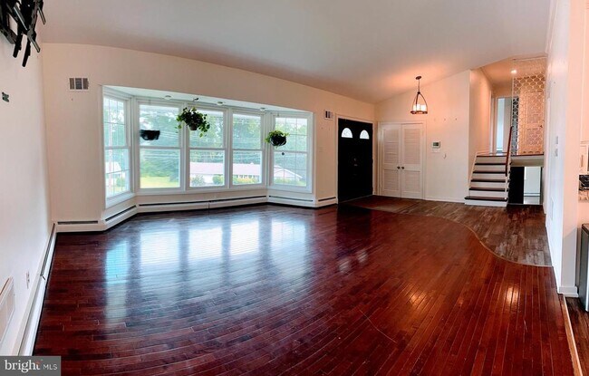 Building Photo - 536 Cardinal Dr