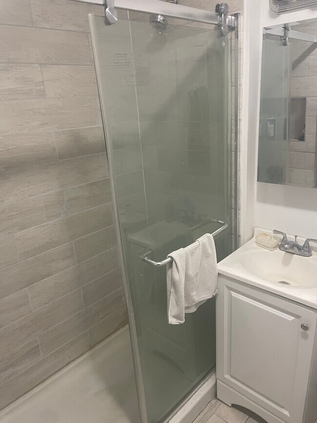 Building Photo - 67 Willow Ave