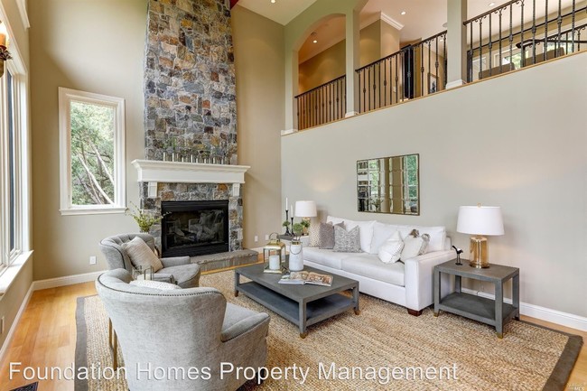 Foto del edificio - 5 br, 4 bath House - 16 Walters Rd.