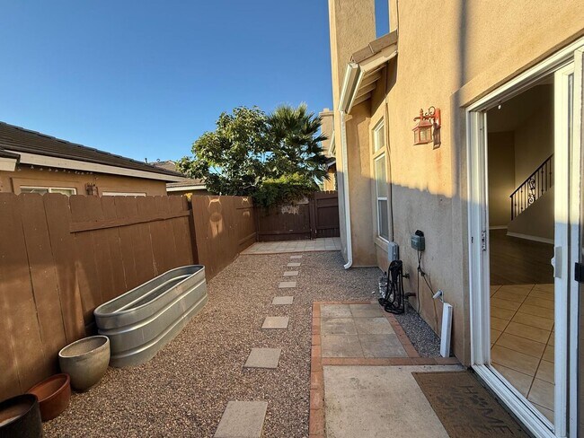 Building Photo - Charming Home Just Minutes from the Beach!