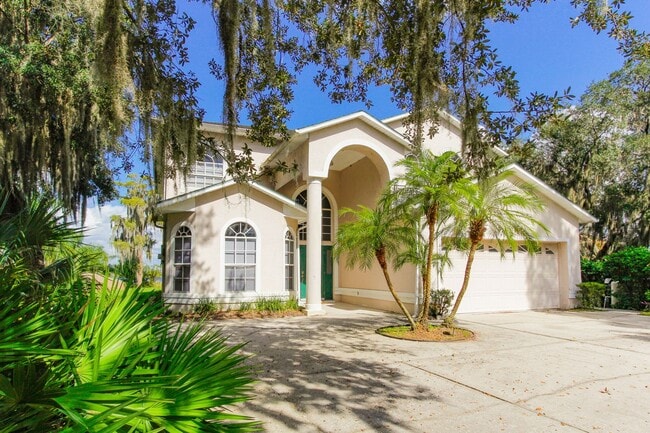 Building Photo - Beautiful Lake front home in West Kissimmee