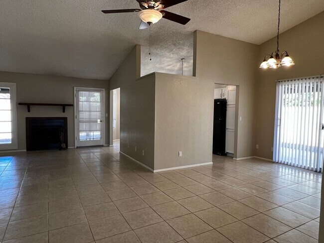 Foto del edificio - 3782 E Acoma Dr