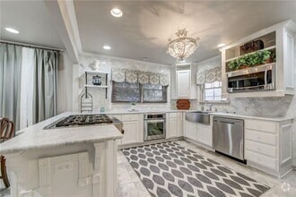 Building Photo - 5250 Mimosa Dr