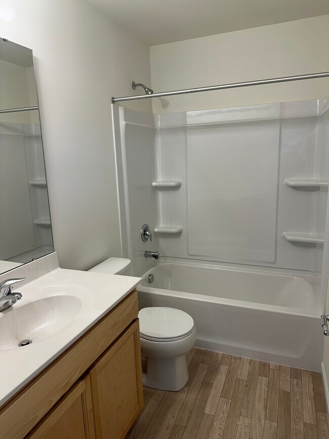 Building Photo - 707 Courtshire Crossing