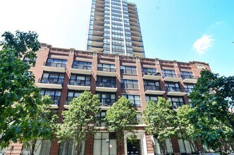 Building Photo - 210 S Desplaines St
