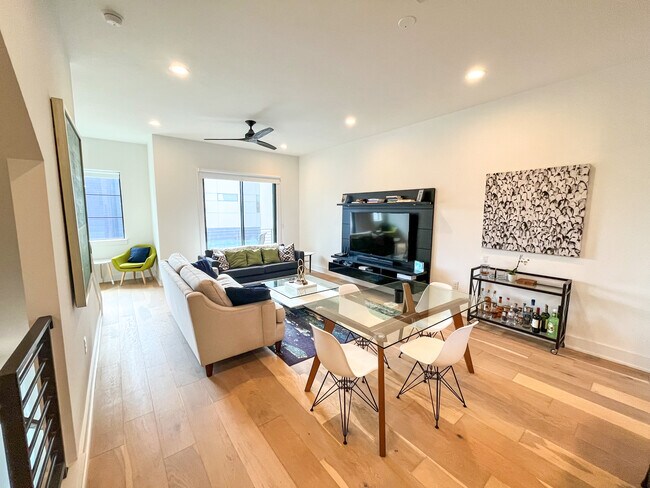 Foto del edificio - 3700 Clawson Rd