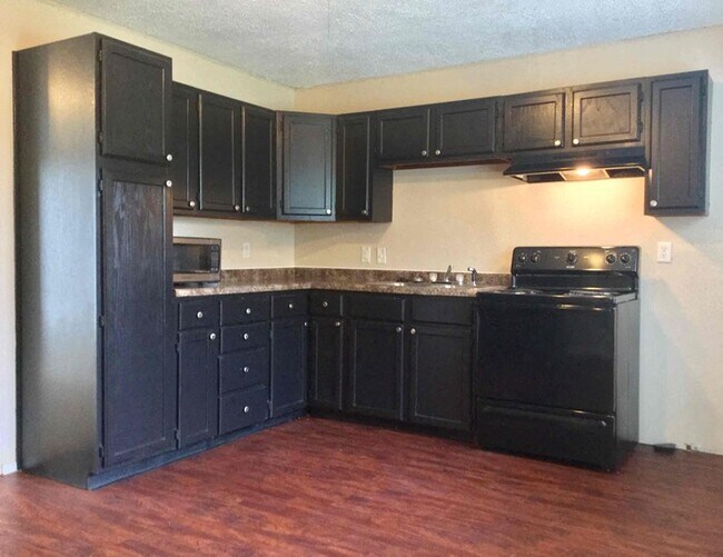 Building Photo - 8518 Meadowlark Dr