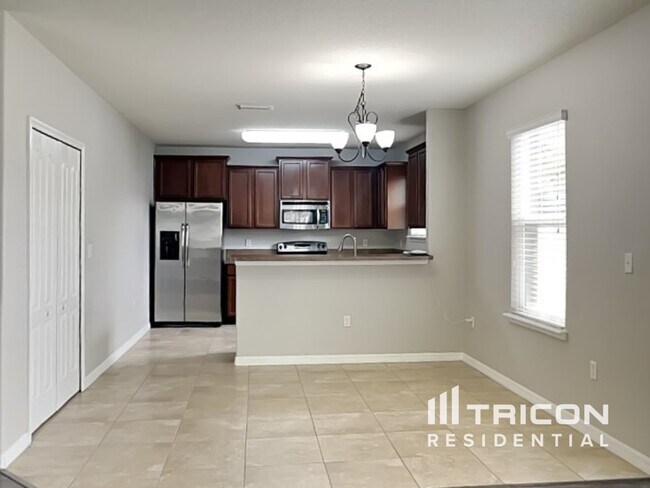 Building Photo - 1421 Wallace Manor Pass Winter Haven FL