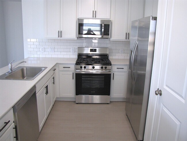 Foto del edificio - 17955 Valle Cupa Ln